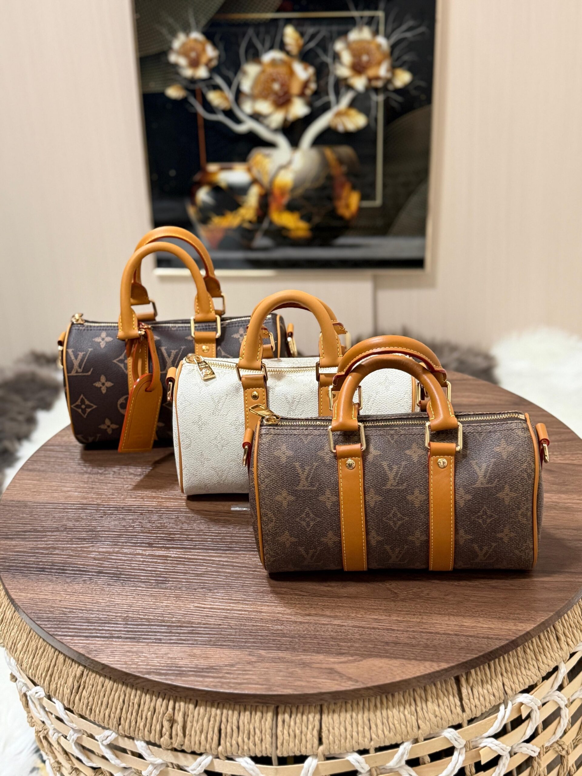 Louis Vuitton Keepall Bandoulière 25 in Monogram - Image 4