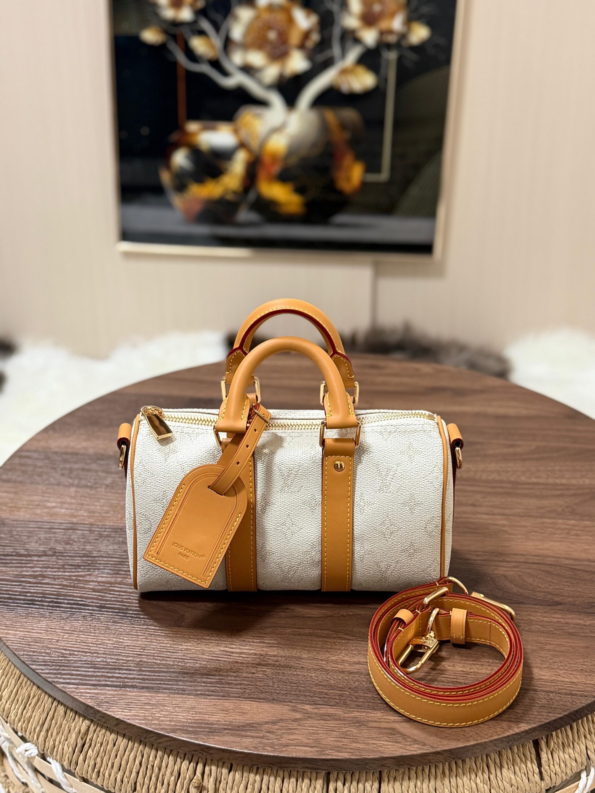 Louis Vuitton Keepall Bandoulière 25 in Monogram - Image 2